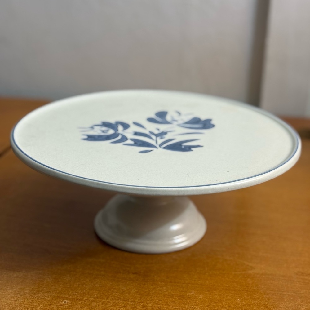 Yorktowne Pfaltzgraff‎ Stoneware
Pedestal Cake Stand Blue Floral USA